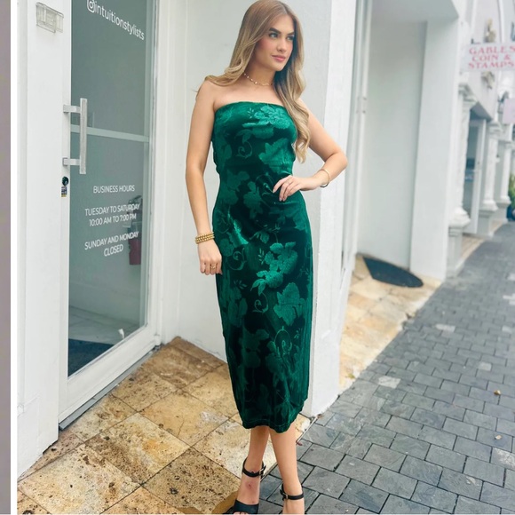 Vici Dresses & Skirts - Vici Green Floral Midi Dress